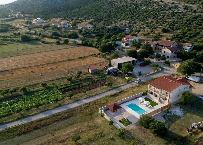 Nice Home In Pakostane With Wifi *