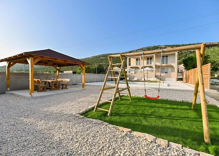 Nice Home In Pakostane With Wifi *