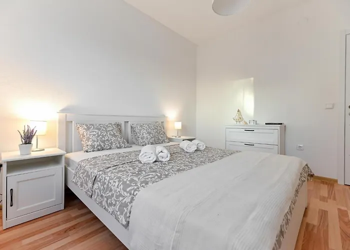 Nice Home In Pakostane With Wifi *