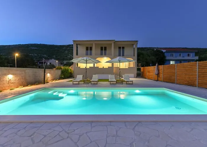 Nice Home In Pakostane With Wifi *
