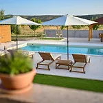 Nice Home In Pakostane With Wifi Semesterbostad
