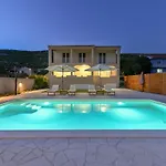 Nice Home In Pakostane With Wifi *