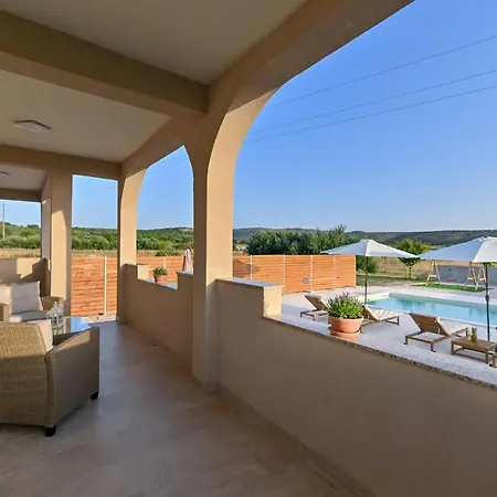 Amazing Home In Pakostane Prázdninový dům Vrana (Zadar)