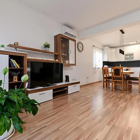 Nice Home In Pakostane With Wifi Semesterbostad *