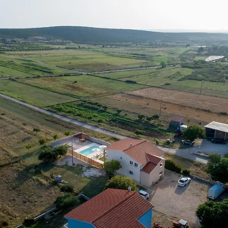 Nice Home In Pakostane With Wifi Vrana (Zadar)