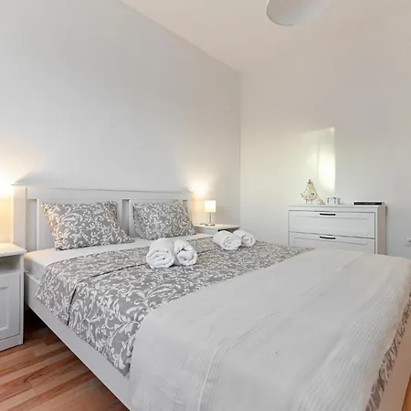 Amazing Home In Pakostane *