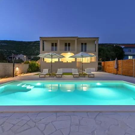 Amazing Home In Pakostane *